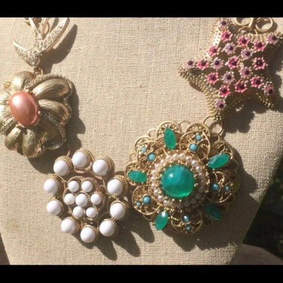 Stella & Dot | Retired Vintage Gold🌺🕊Birds of Paradise Statement Necklace - Picture 12 of 15